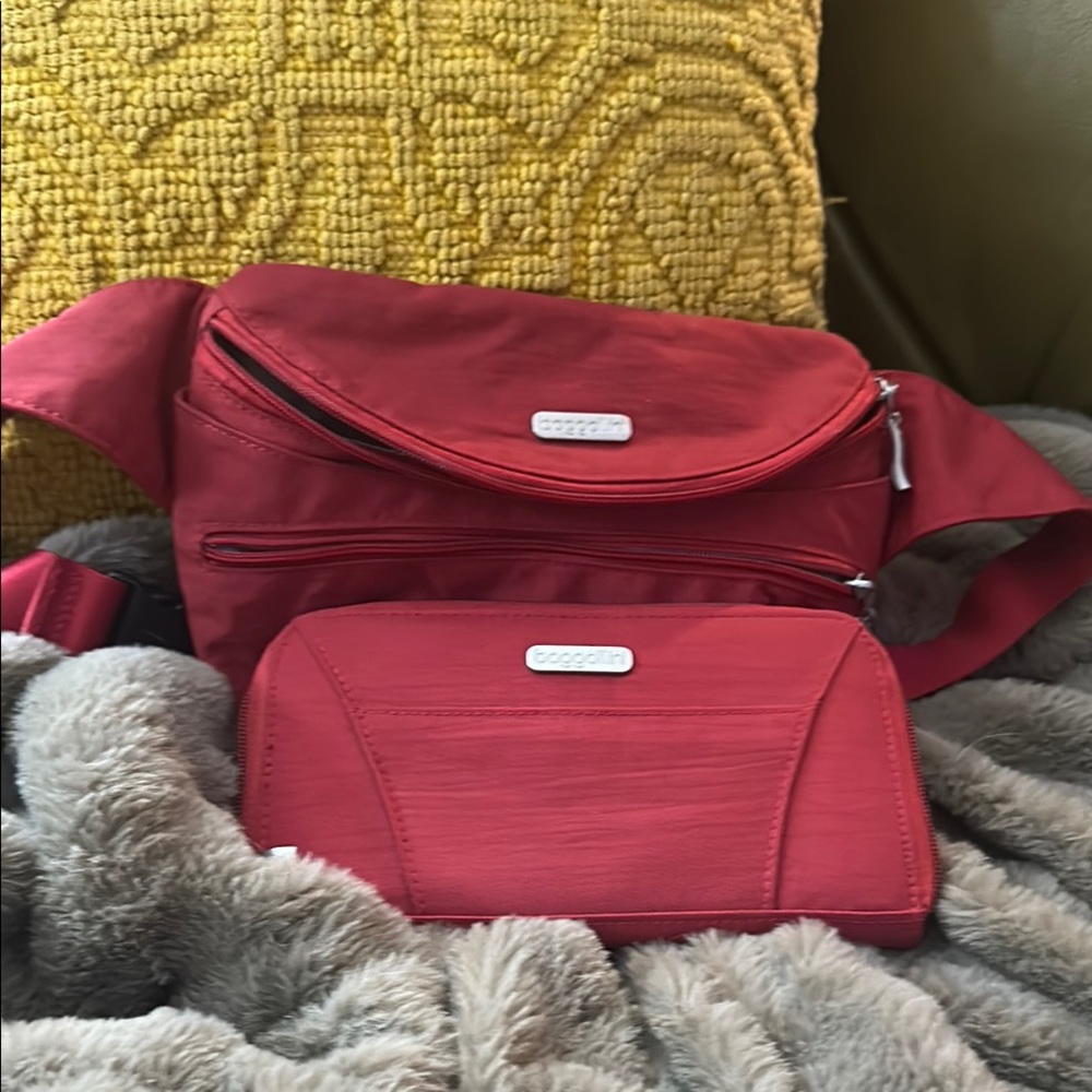Vibrant Red Crossbody Bag with Sleek Design
